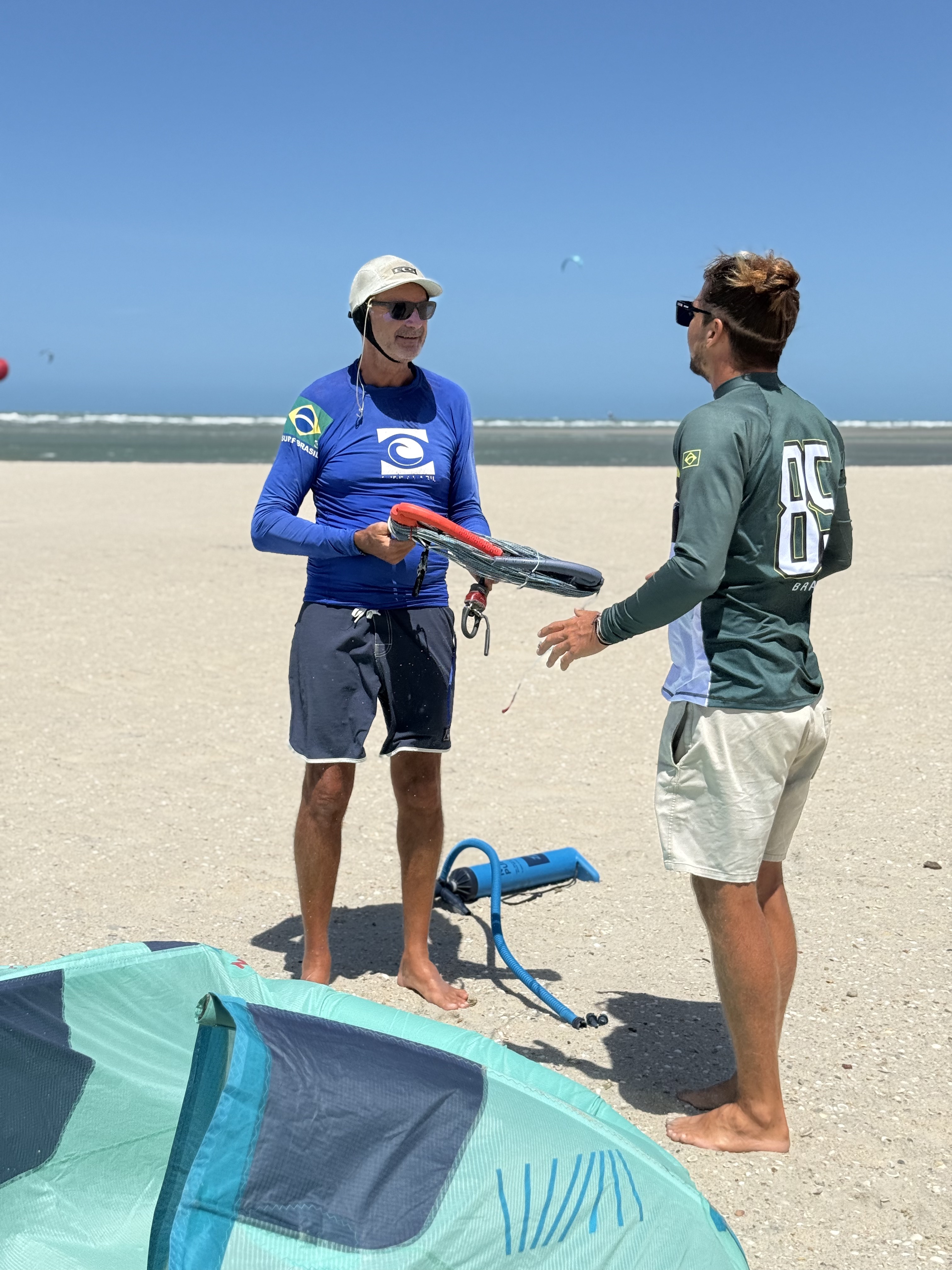 Live kitesurf coaching session on the water